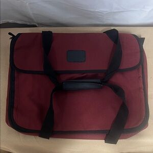 Pyrex Burgundy and Black Food Storage Bag- Like New.